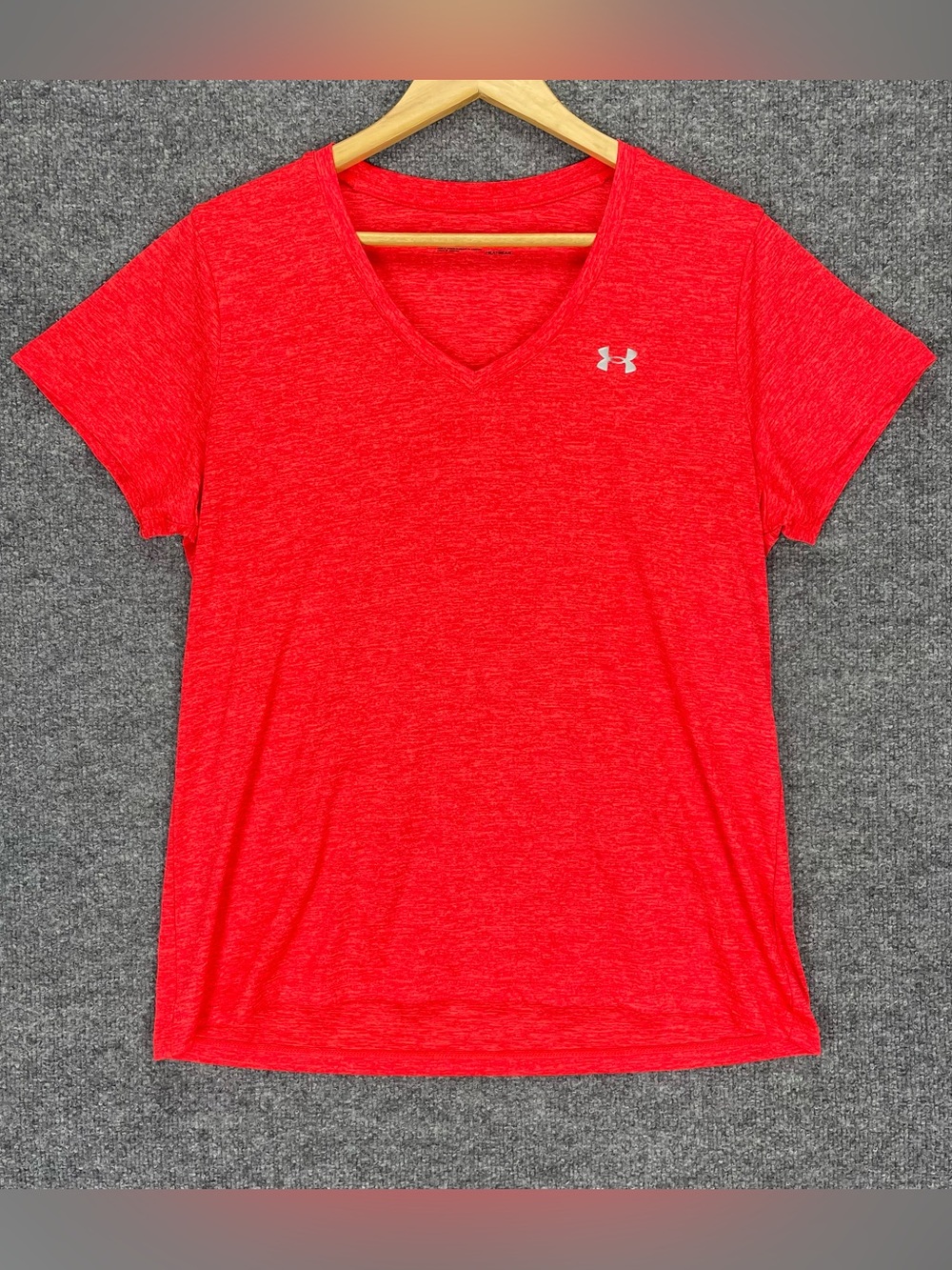 Under Armour Women's Tech V-Neck Twist Short-Sleeve T-Shirt Size XL, Red